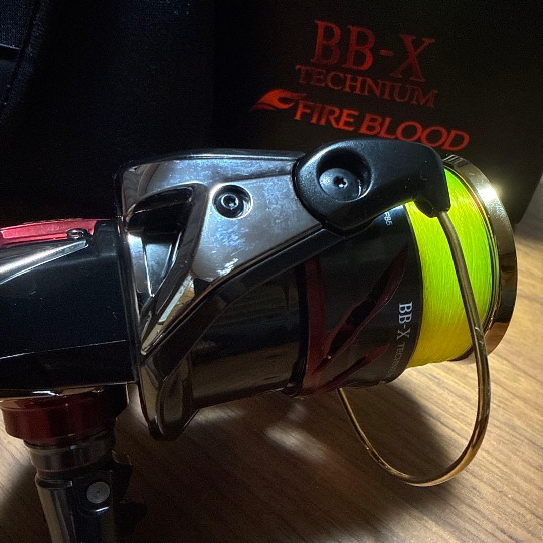 シマノ24BB-XテクニウムファイヤーブラッドC3000DXXG 左ハンドル