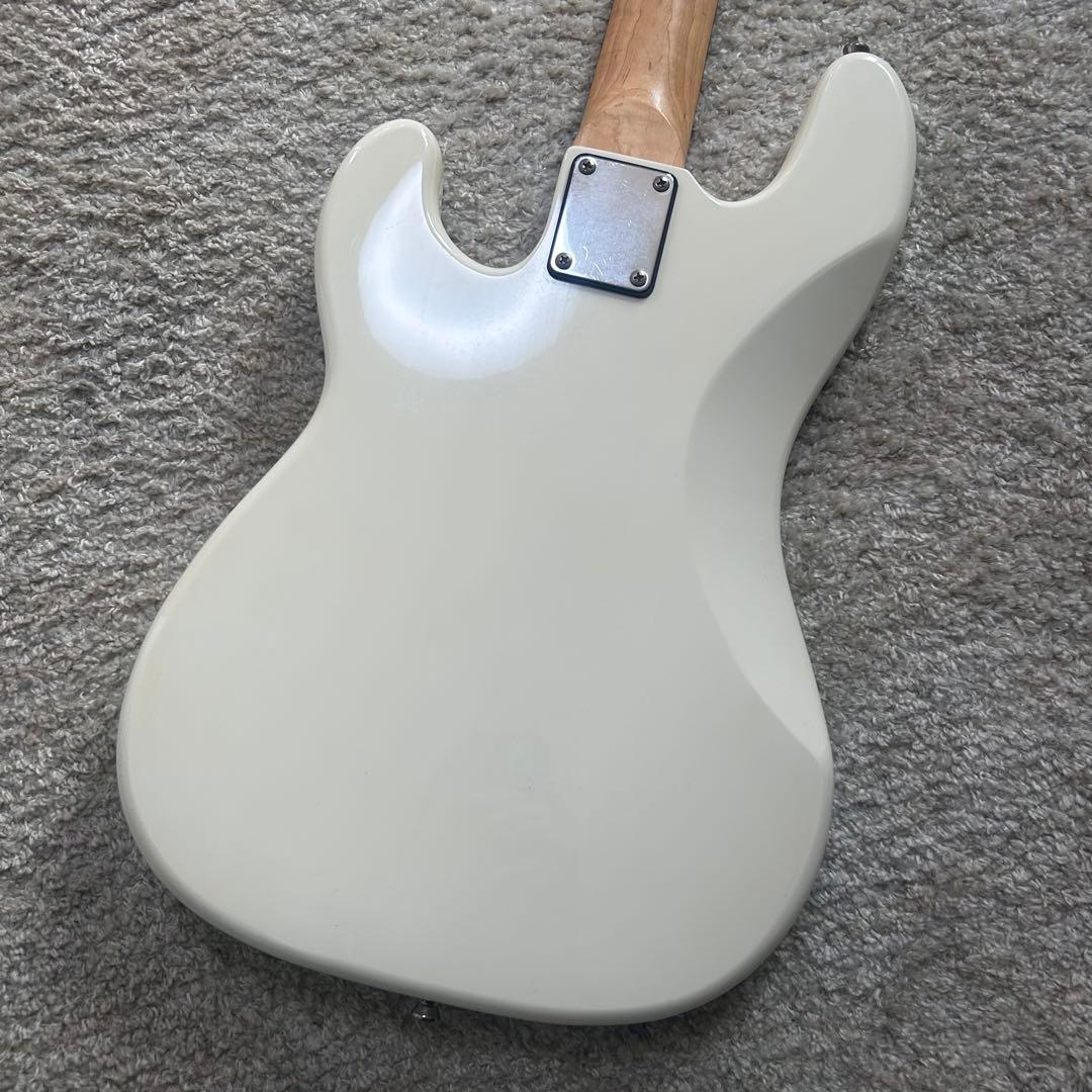 Legend レジェンド　ジャズベースタイプ エレキベース　ホワイト　ケース付き