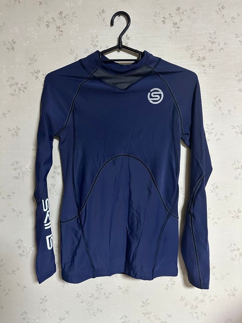 SKINS ネイビー ラッシュガード Sサイズ