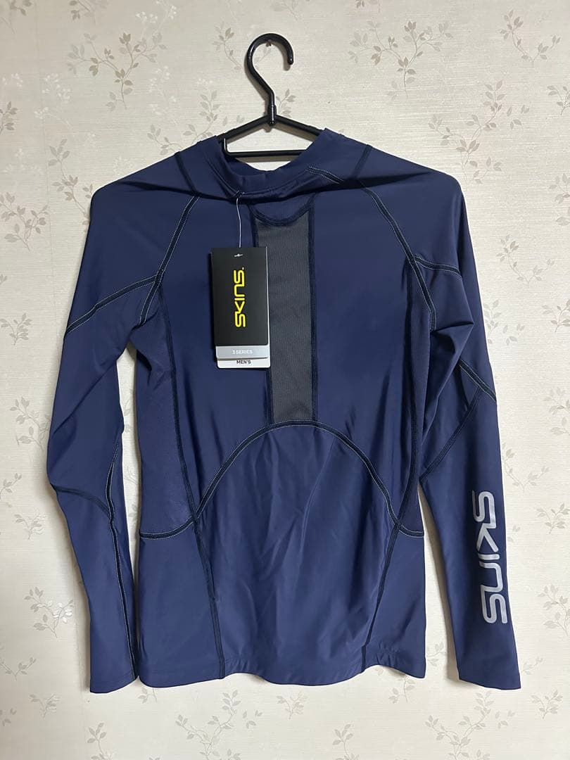 SKINS ネイビー ラッシュガード Sサイズ