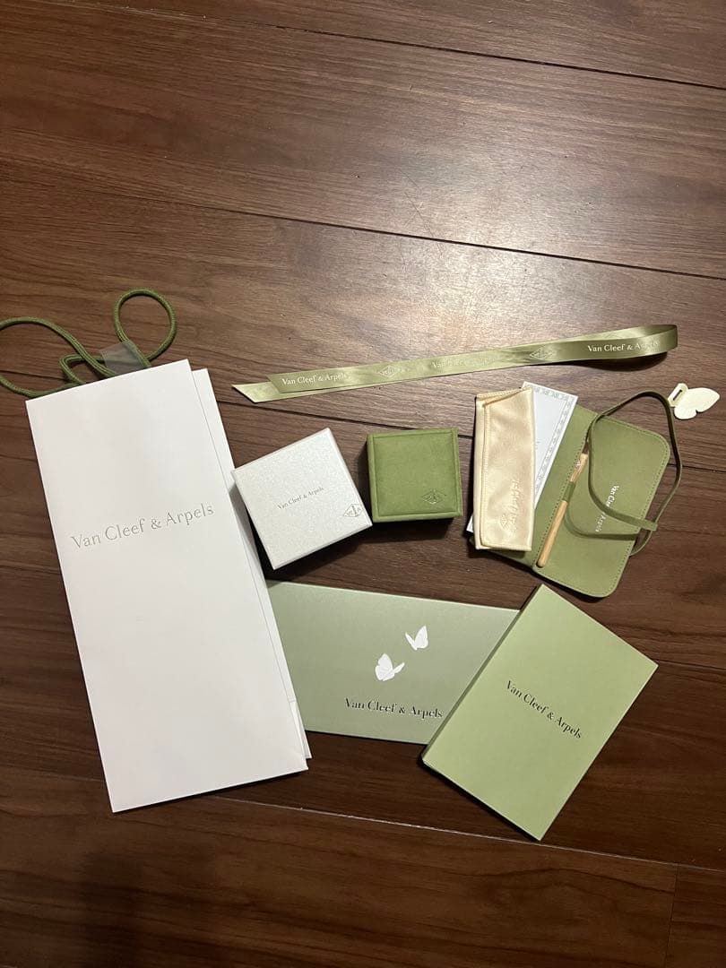 Van Cleef & Arpels ギフトボックス　ギフト袋