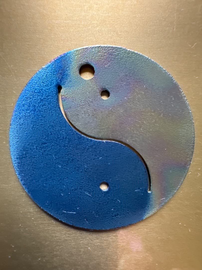 テスラ　大人用ペンダント　陰陽丸型