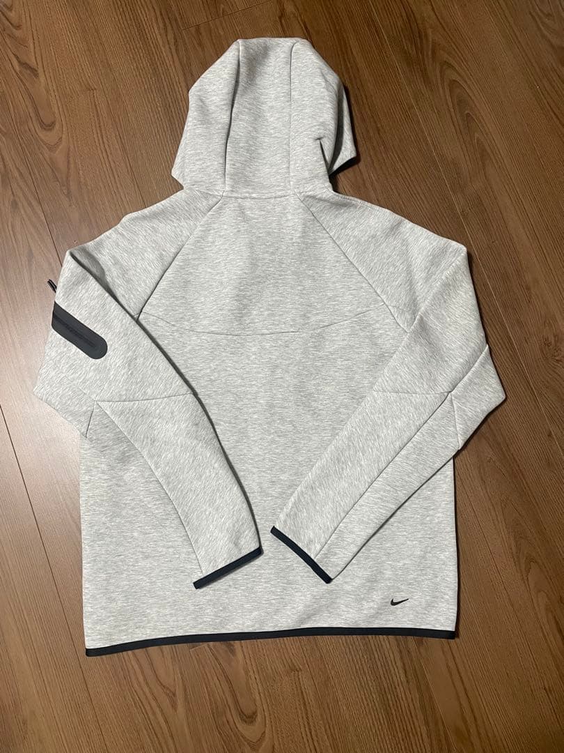 ✨新品未使用品✨NIKEテックフリース￼Lサイズ 値下げ可能