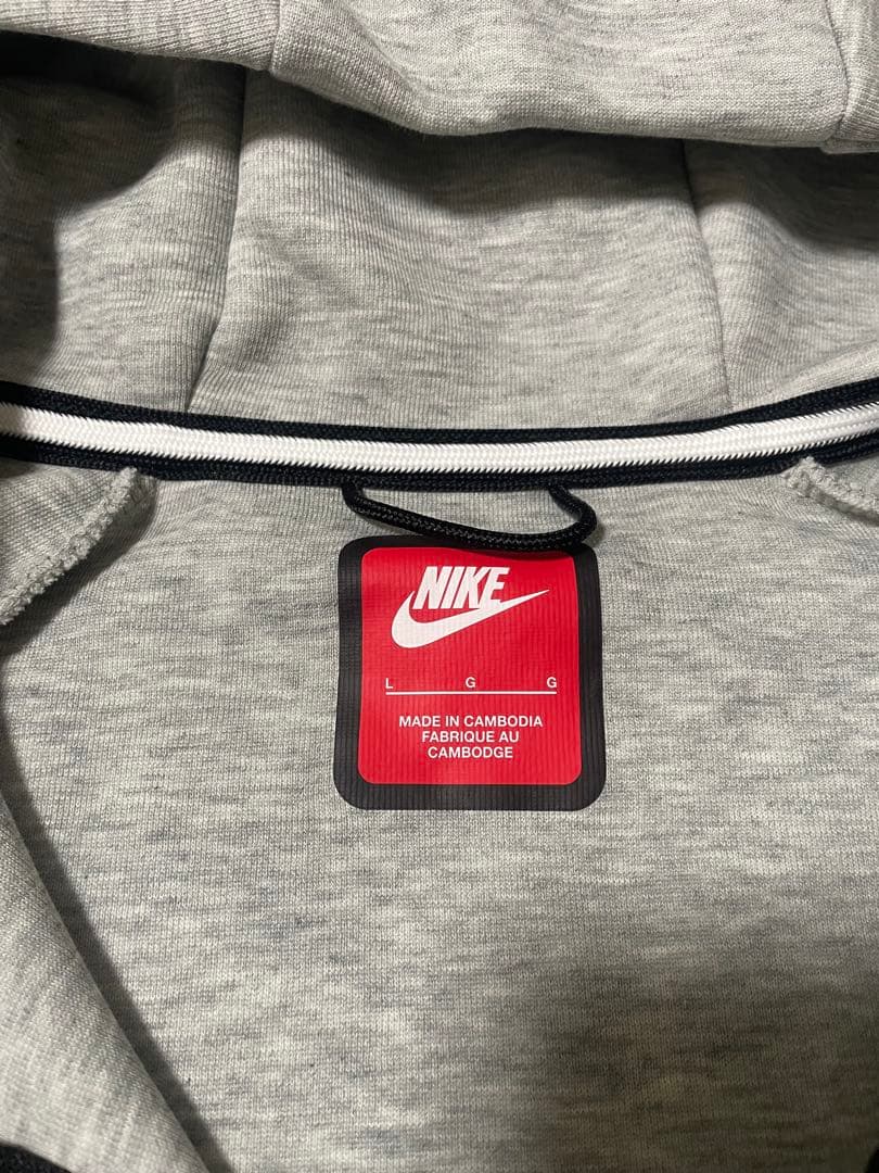 ✨新品未使用品✨NIKEテックフリース￼Lサイズ 値下げ可能