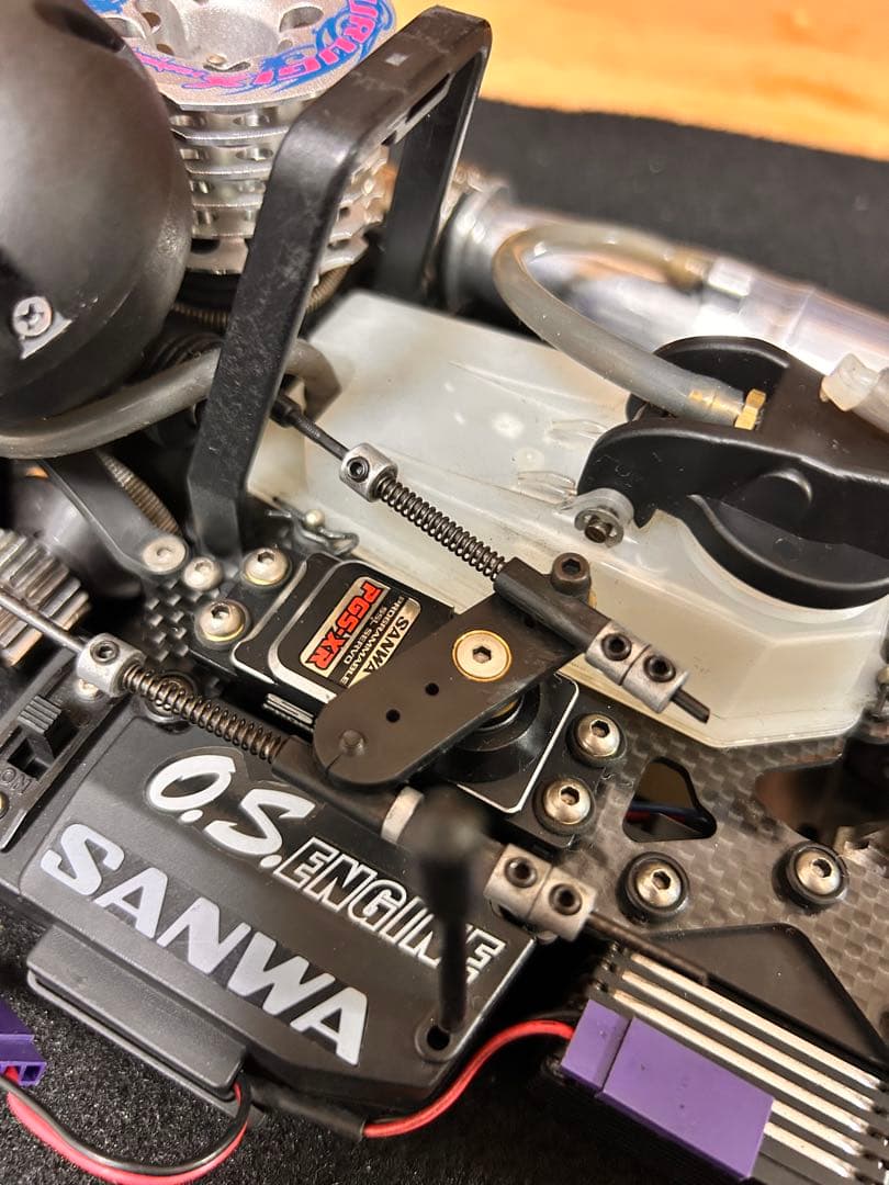 京商V-One R4 (エンジン、マフラー、サーボ付属)