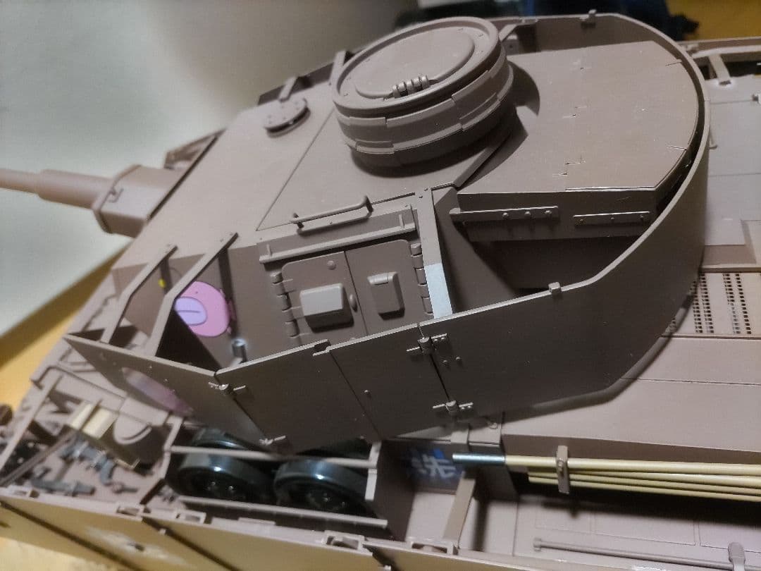 川*忍様 ガールズ&パンツァー　Ⅳ号戦車作る　アシェットジャパン　完成品　操作説