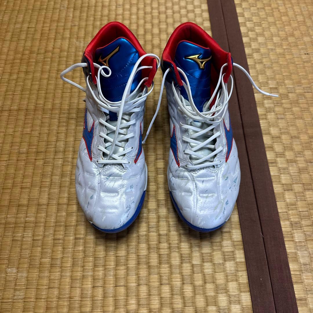 Mizuno 野球スパイク ホワイト/ブルー/レッド　クッションレボミッド
