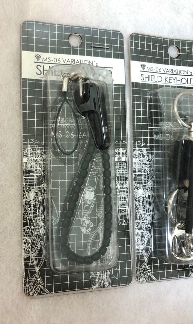 機動戦士ガンダム　携帯ストラップ MS-06 シールドバージョンキーホルダー　黒