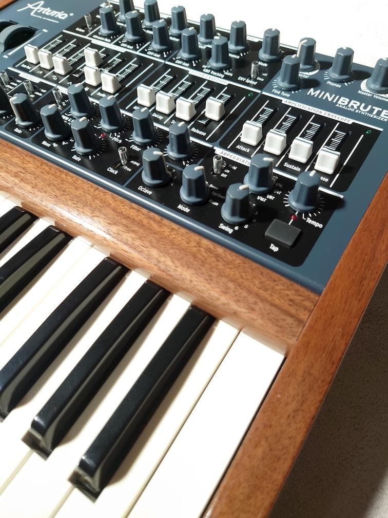 Arturia MiniBrute アナログシンセサイザー