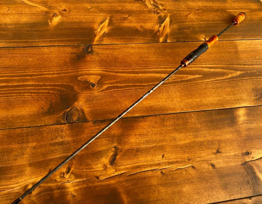 新品未使用　カーボンロッド　スピニング　662UL バスロッド　ウッドグリップ