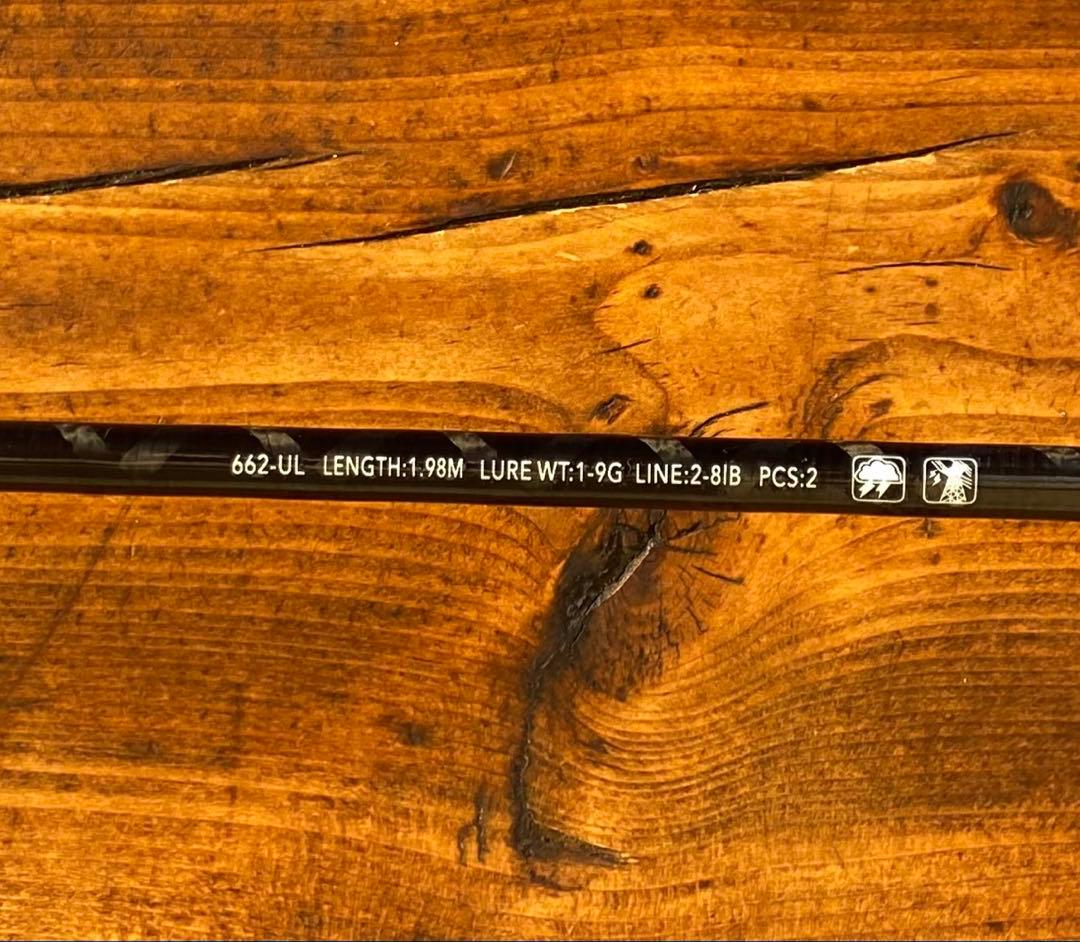 新品未使用　カーボンロッド　スピニング　662UL バスロッド　ウッドグリップ