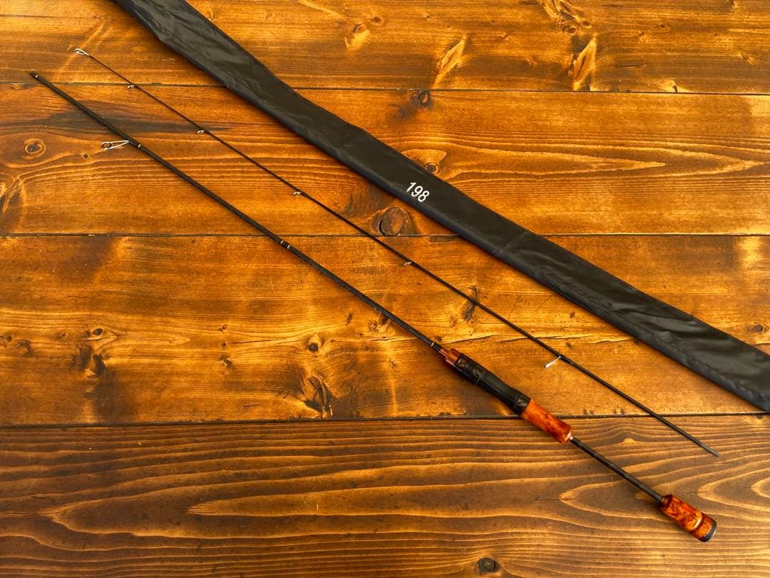 新品未使用　カーボンロッド　スピニング　662UL バスロッド　ウッドグリップ
