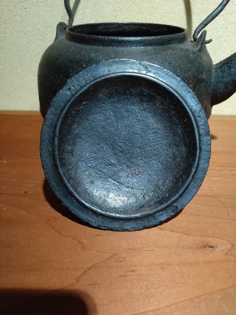 鉄の古民具 古鉄三足付 湯釜 鉄瓶 ヤカン 水注