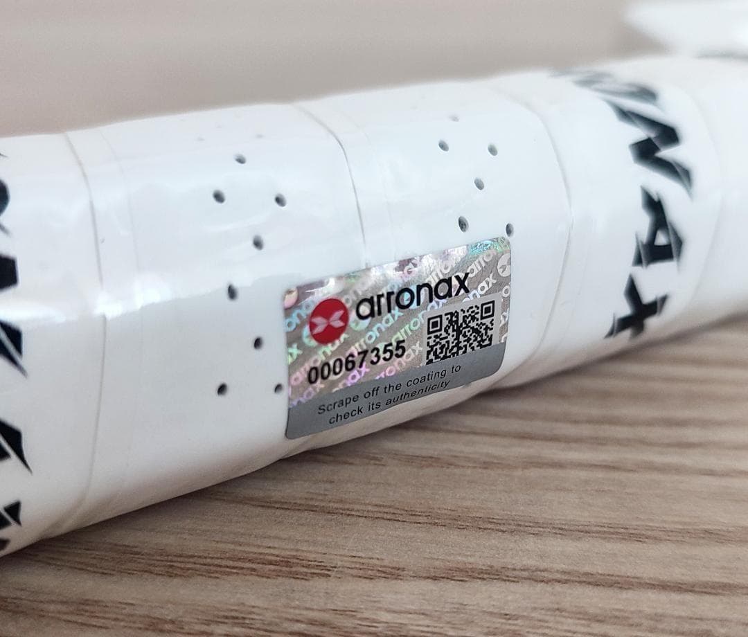 ARRONAX ELITE X3 ピックルボール パドル エッジレス 白い 黒い