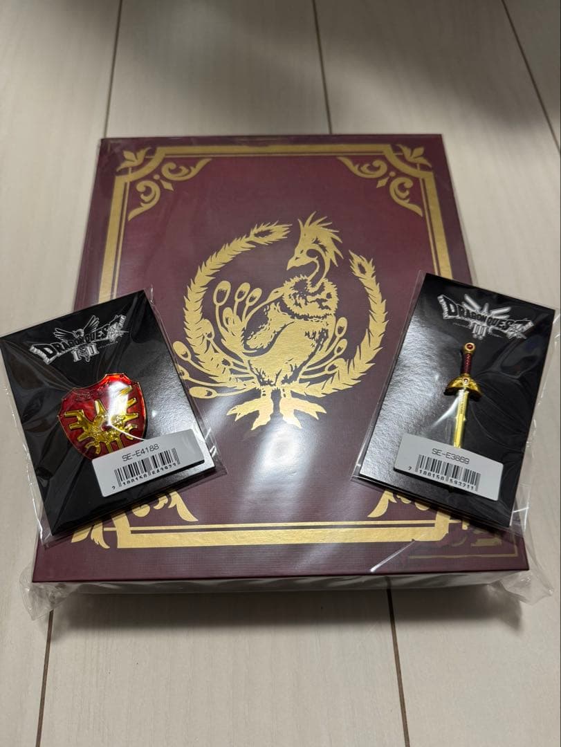 [特典のみ]ドラゴンクエスト　収納ボックス+ロトの剣＆盾ピンズ