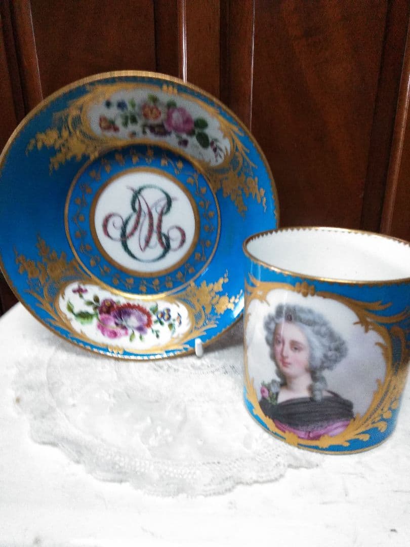 アンティーク　貴族の肖像画のカップ、ソーサー1客