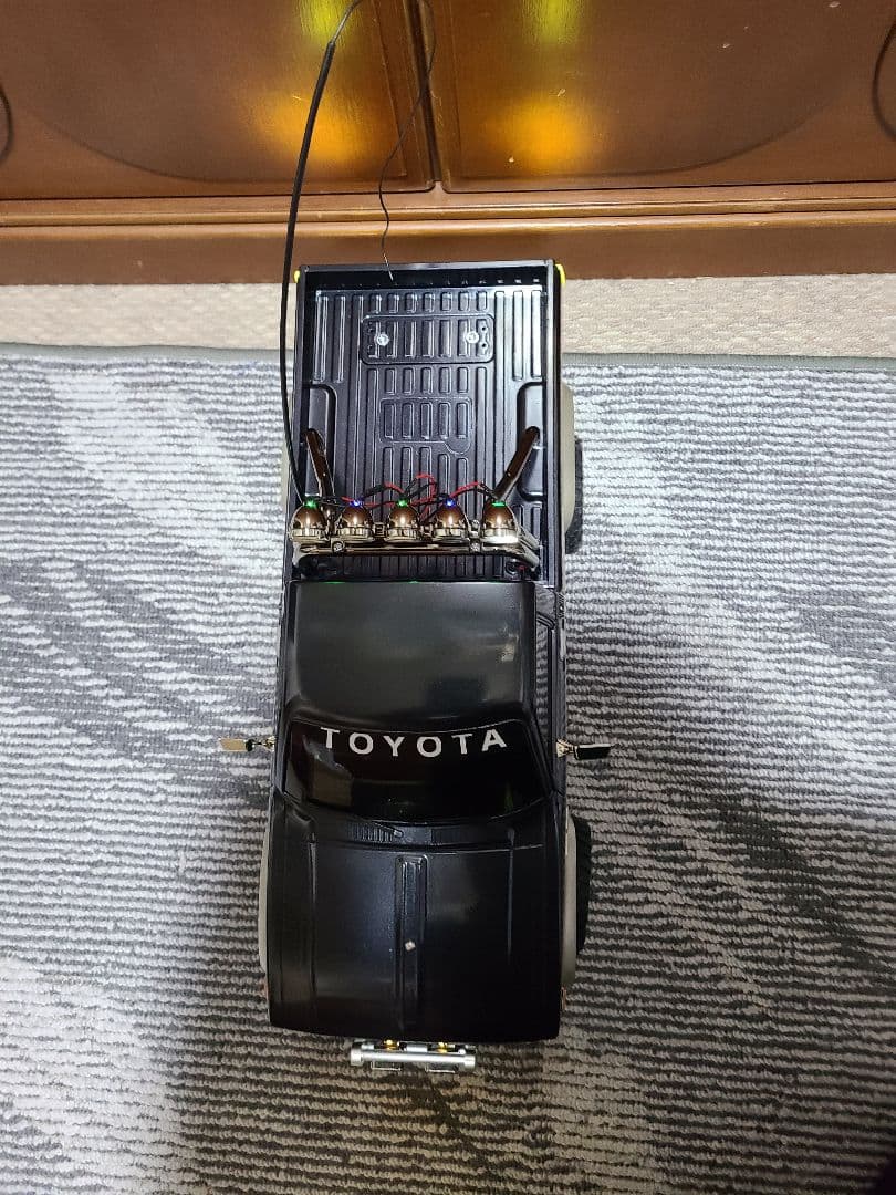 タミヤラジコン1/10ハイラックス ハイリフトプロポ付 組立済みライトユニット付