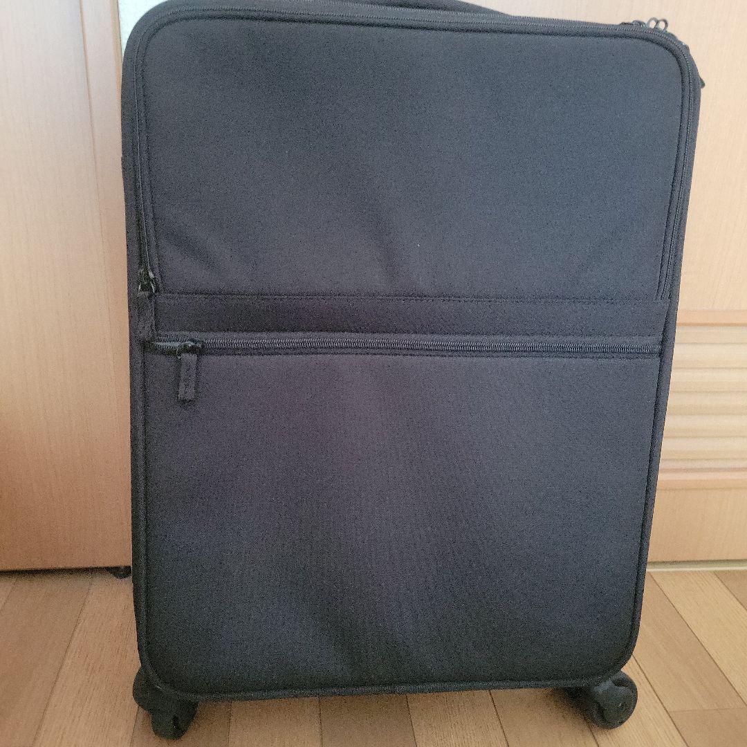 【タグ説明書カギ付き】半分の厚みで収納できるソフトキャリーケースS 36L 黒