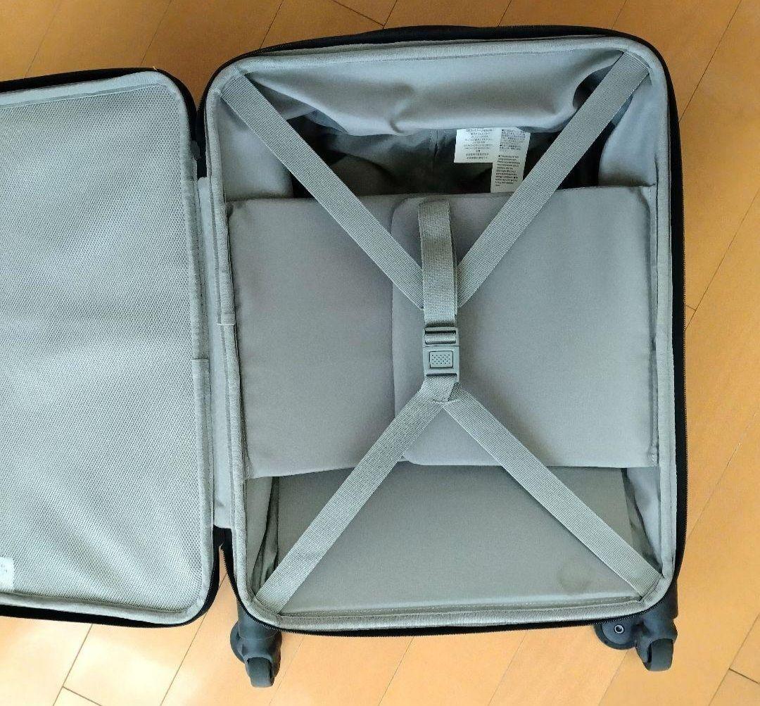 【タグ説明書カギ付き】半分の厚みで収納できるソフトキャリーケースS 36L 黒