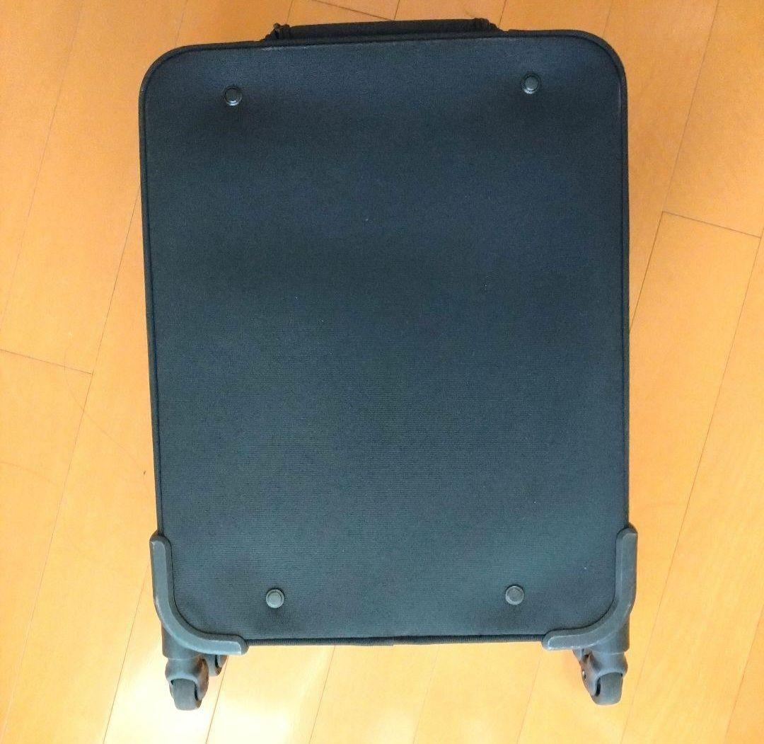 【タグ説明書カギ付き】半分の厚みで収納できるソフトキャリーケースS 36L 黒