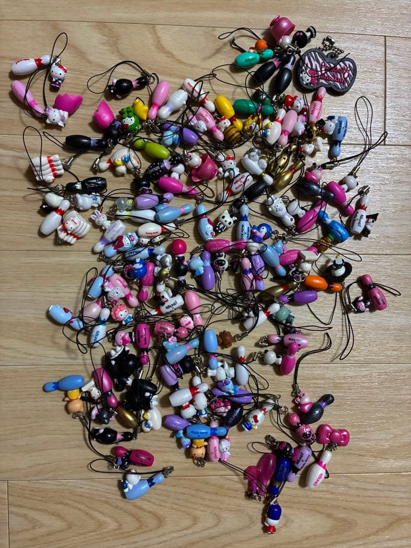 ラウンドワン ハローキティ ストラップ 非売品 大量　100個くらい