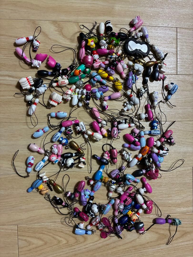 ラウンドワン ハローキティ ストラップ 非売品 大量　100個くらい