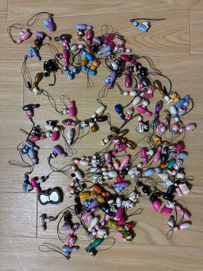 ラウンドワン ハローキティ ストラップ 非売品 大量　100個くらい