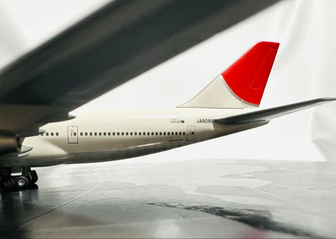 激レア 1/300 JAL 747-400 シリアル番号入りダイキャスト