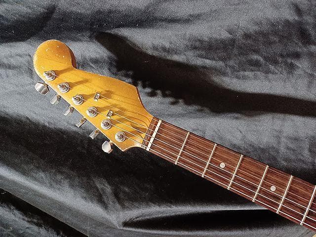 ギター FiestaRed Relic Multilayer Stratocaster