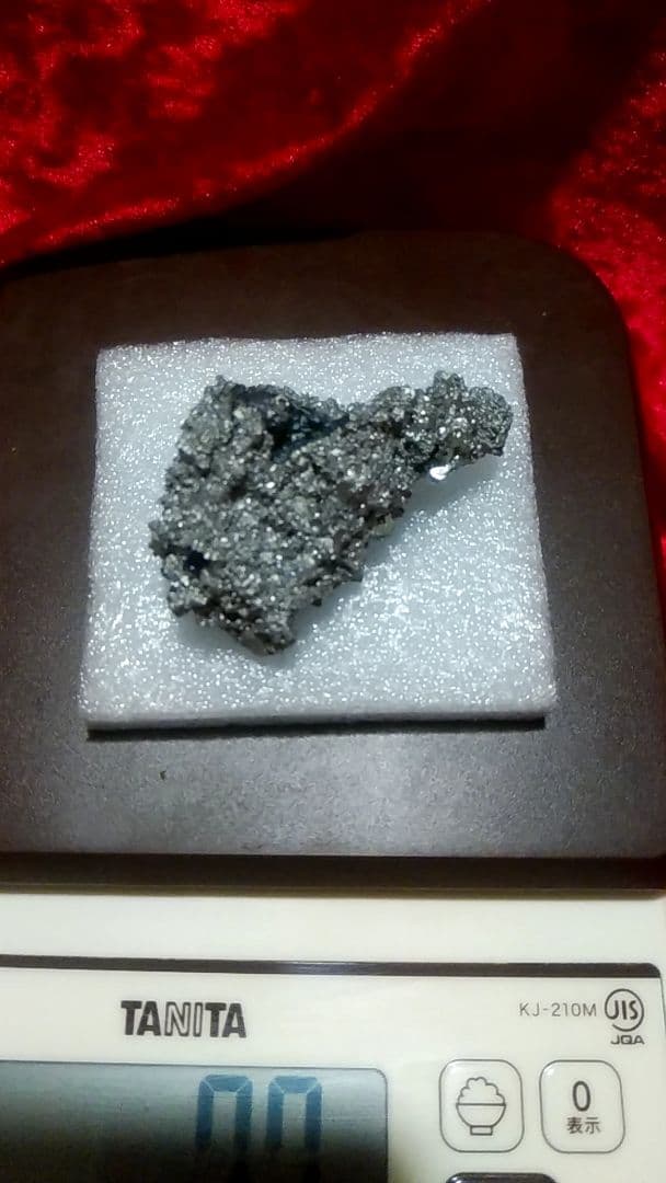 日刀保たたら/玉鋼(たまはがね)/日本刀原料/76グラム/ミニ座布団つき