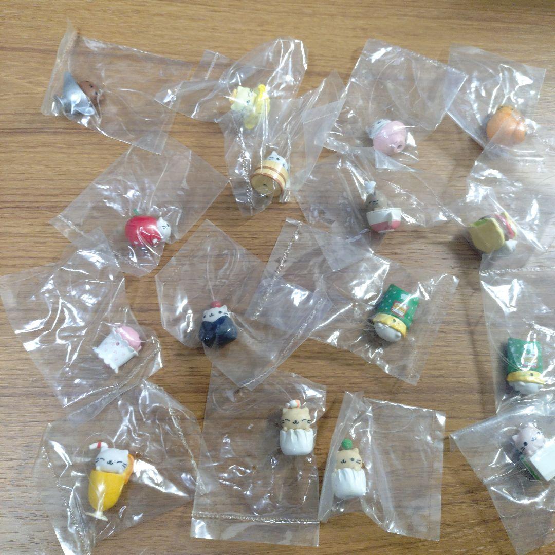 未開封　にゃんにゃんにゃんこ　ストラップ　32個セット