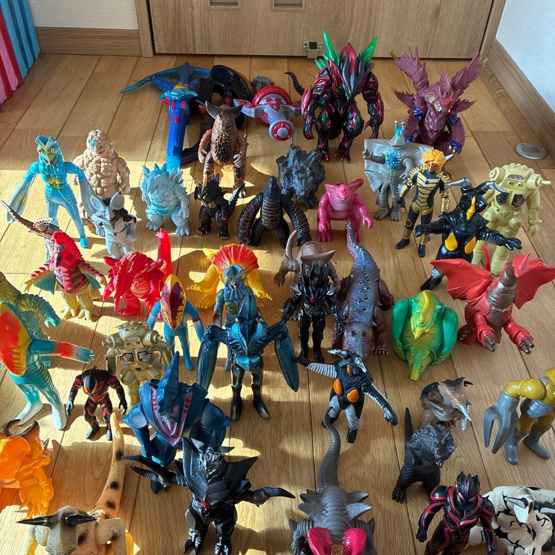 ウルトラマンシリーズ 怪獣フィギュアセット 剣のおもちゃ付