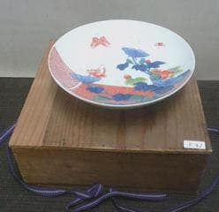 インテリア！【鍋島皿　花鳥文色絵皿　観賞　骨董木箱・ｋ42 】陶磁器 鉢丼　収集