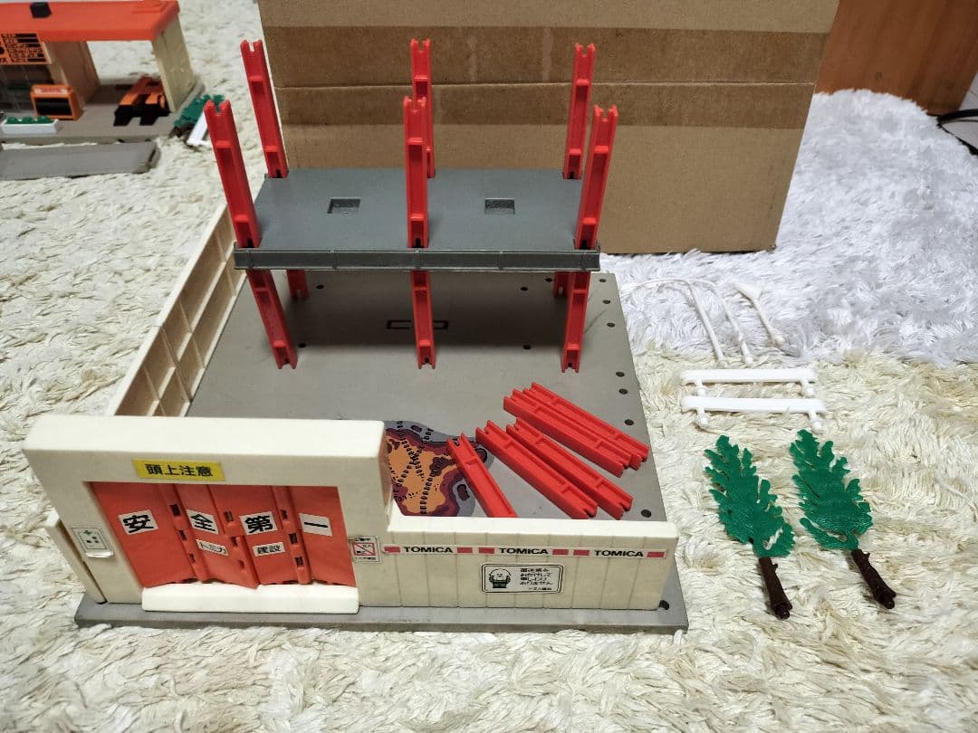 トミカタウン　ビル工事現場+トミカ建設コンボボックス部品