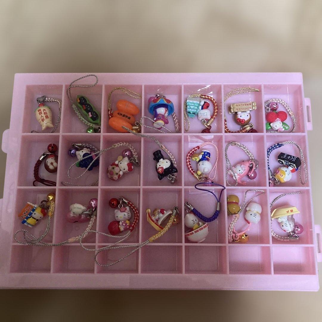 経年品　キティちゃんご当地ストラップ　色々　97個セット
