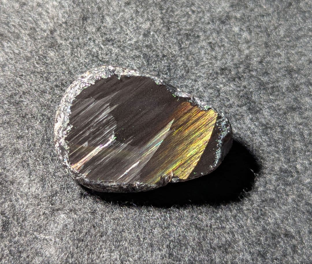 ※特級品【研磨品】十勝石玲瓏　北海道産レインボーオブシディアン　十勝石　玲瓏石