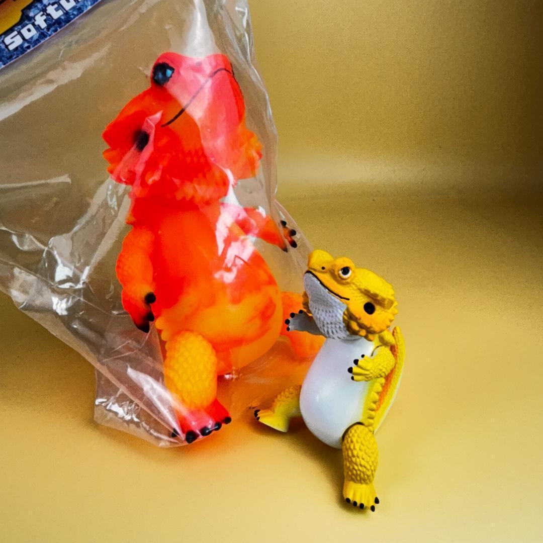 フトアゴヒゲトカゲ 爬虫類 ソフビフィギュア オレンジ・イエローオマケ付
