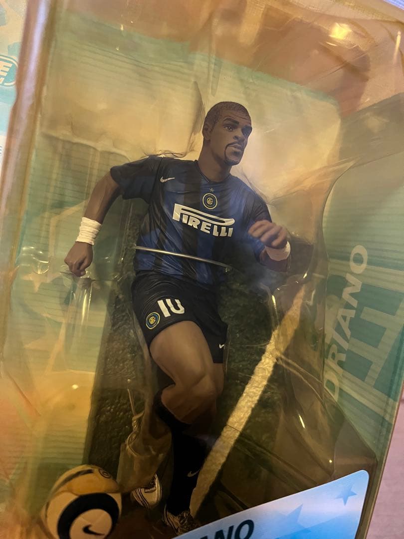 アドリアーノ フィギュア インテル　人形