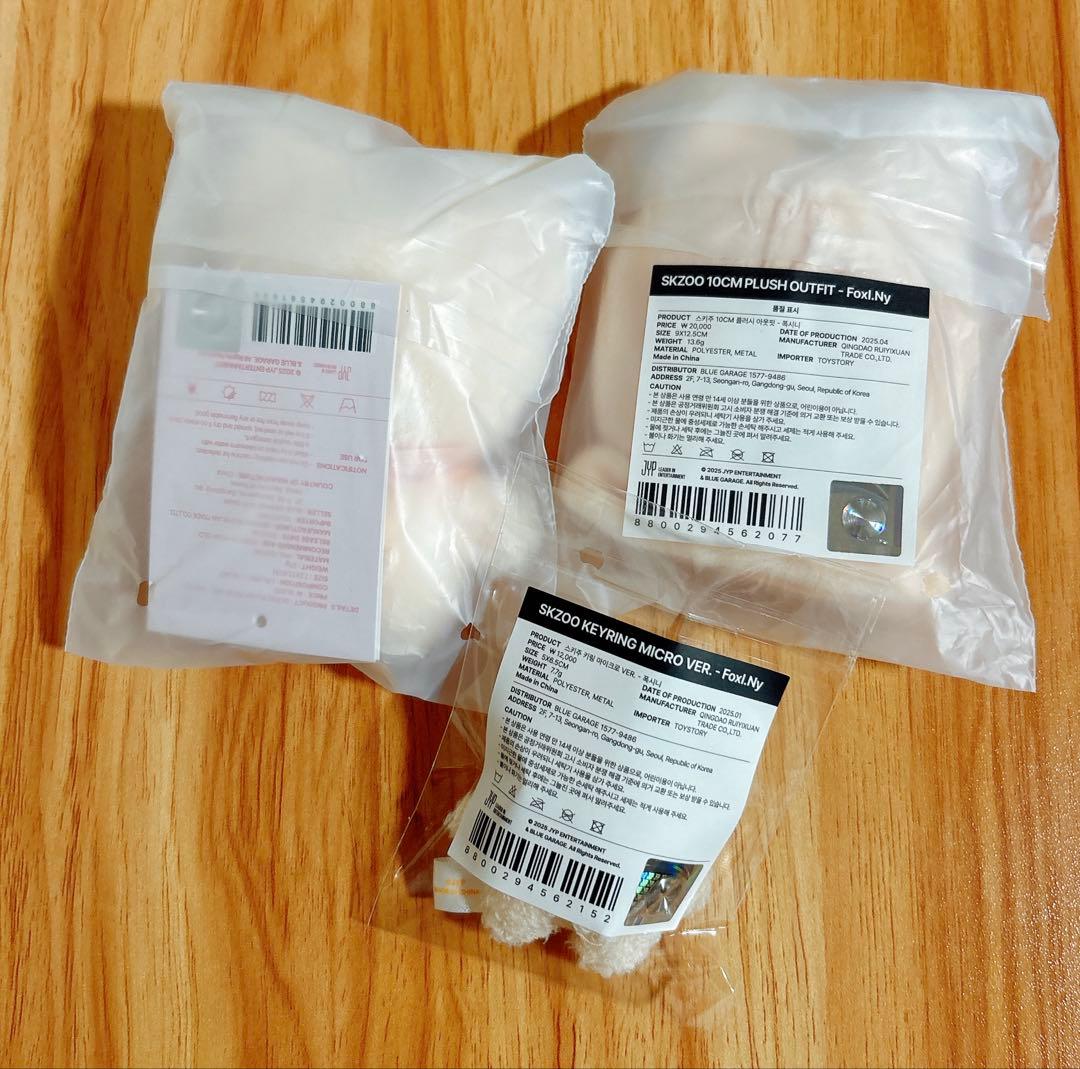 stray kids 5'CLOCK フォクシニーぬいぐるみ　服　マイクロ