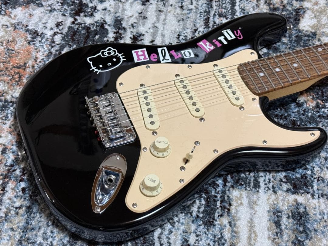 ギター Squier by Fender Hello Kitty Mini Strat