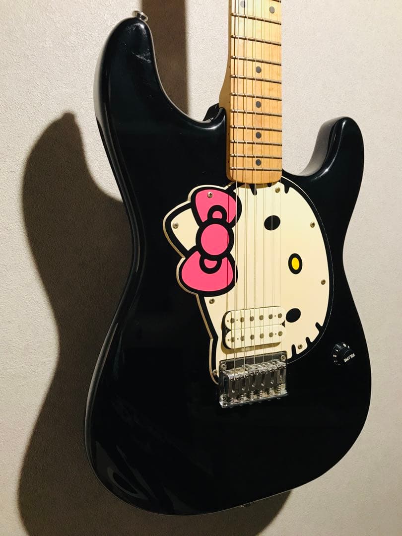 値下げ‼️超レア‼️ブラックのSquier ストラトキャスター ハローキティデザイン