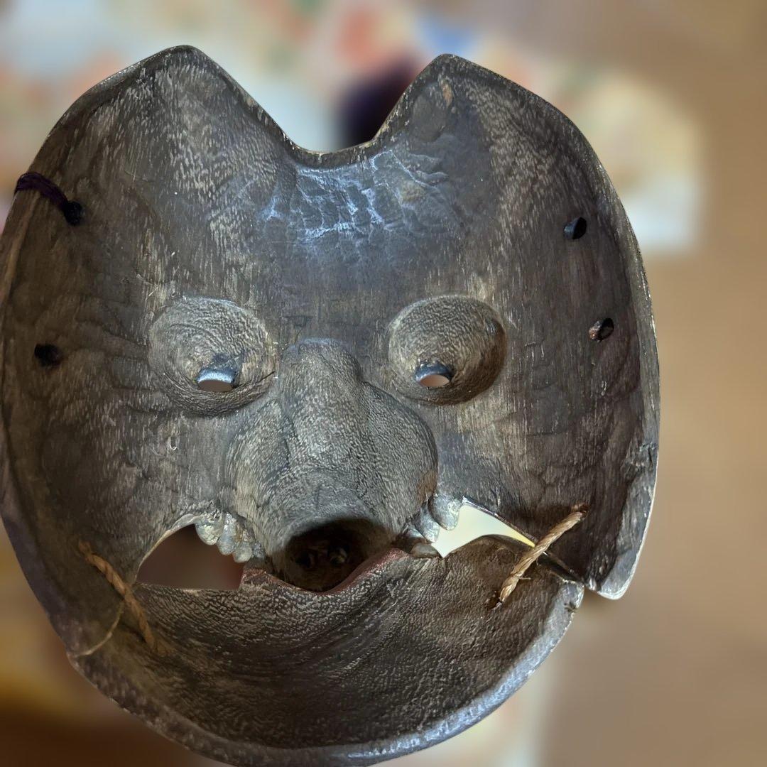 狸の顔 木製お面 伝統的装飾付き