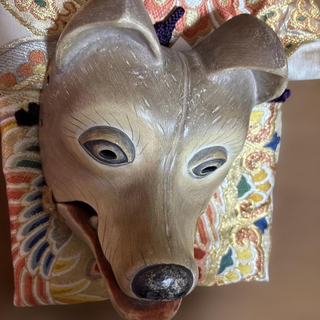狸の顔 木製お面 伝統的装飾付き