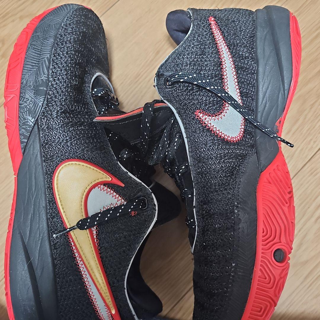 NIKE レブロン20