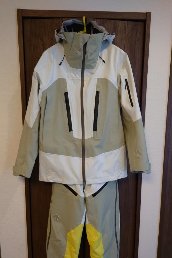 スキー用ジャケットとオーバーオールセット