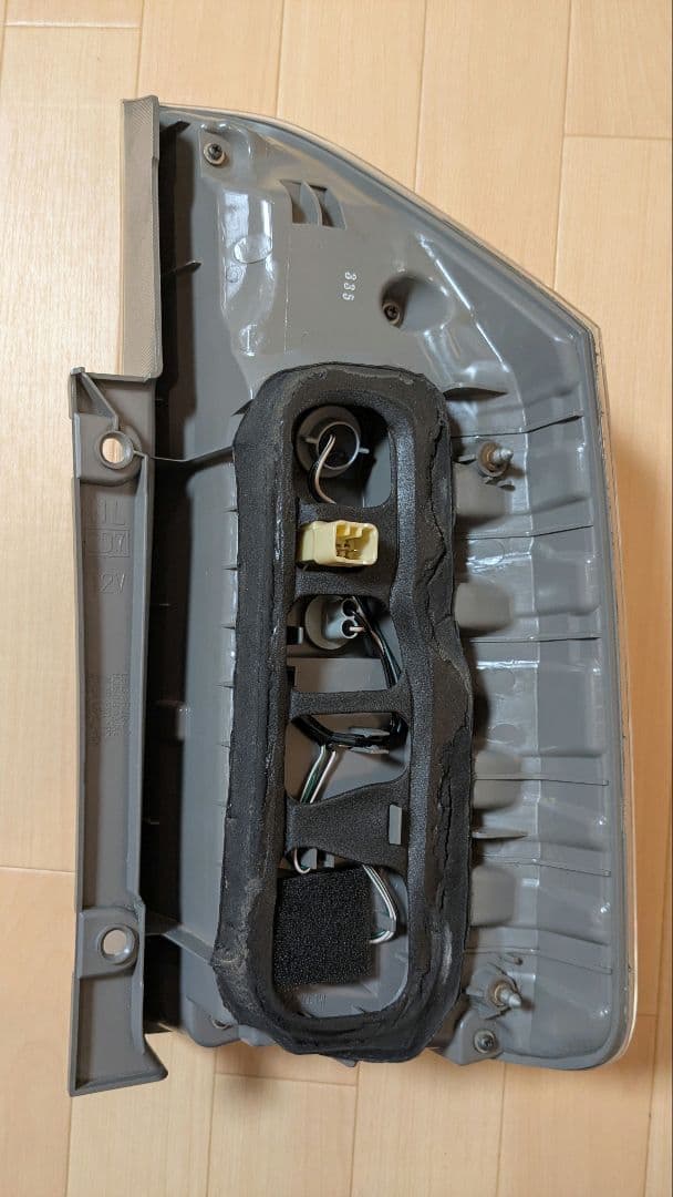 テールレンズ 　ノア７０系後期　ヴォクシー