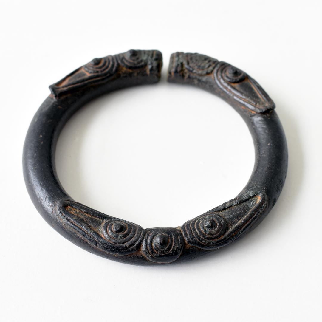 11〜12世紀 カンボジア クメール アンコール王朝期青銅製蓮弁文腕輪バングル