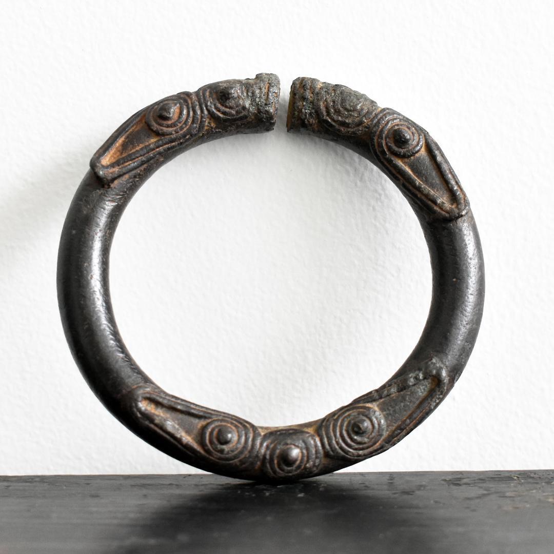11〜12世紀 カンボジア クメール アンコール王朝期青銅製蓮弁文腕輪バングル
