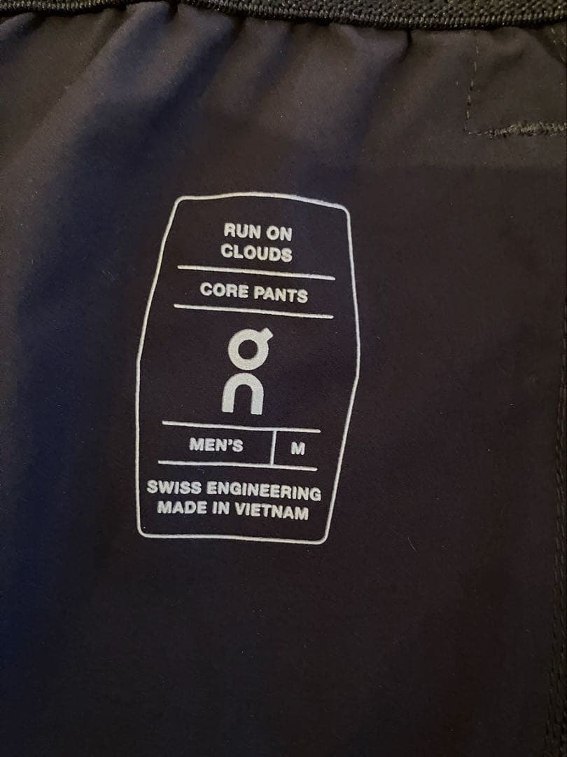 10月30日まで出品❗️【極美品】onコア　パンツ　ブラックM
