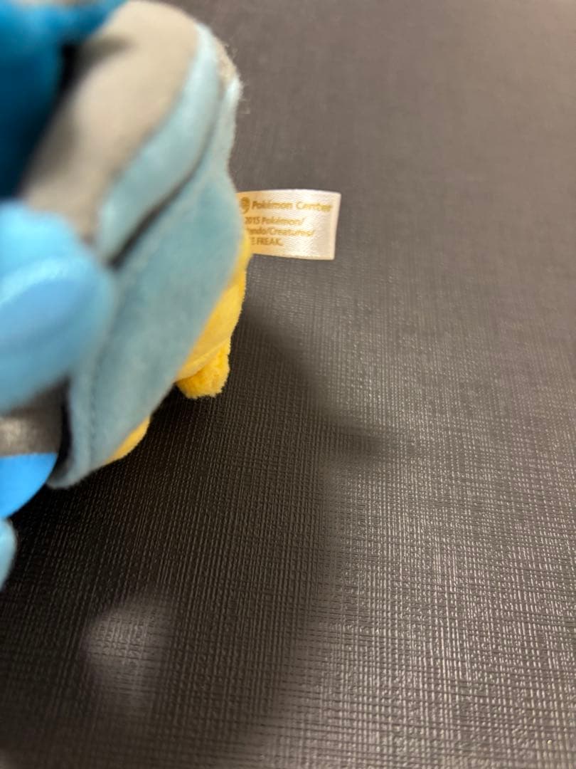 ポケモンセンター限定　メガリザードンのポンチョを着たピカチュウ マスコット